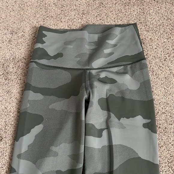 Aerie Camo Chill. Play. Move. Leggings - M - Picture 2 of 5